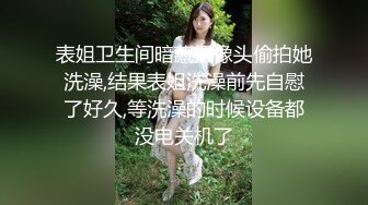 探花小老王双飞完留下一个再操，转战到床上干超近距离拍摄，让少妇打电话给别人，再后面使劲操她