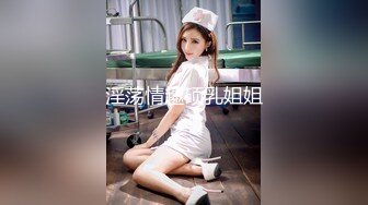 ★☆福利分享☆★跟随偷窥跟儿子遛狗回家的漂亮少妇 这个牛逼了胆子太大了 小孩在旁边照抄不误 闪光灯都打开了 (2)