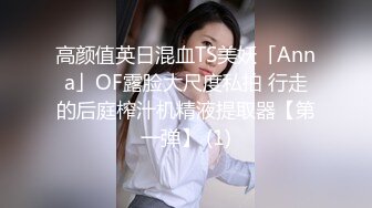 高颜值姐姐躲闺房里吃奶，婴儿般地肌肤，这么劲水的奶头舔得起劲啊，看着都硬了，两根手指插逼逼呻吟淫荡吃手指！