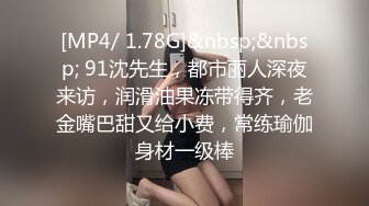 服装城女厕后位定点偸拍，各个年龄段的女人方便，骚女穿个肉丝开裆几个意思 (7)