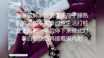 黑客破解家庭摄像头孩子睡熟后搞笑的小夫妻过性生活打桩女上搞到一半后停下来彼此对着自慰然后再接着操内射