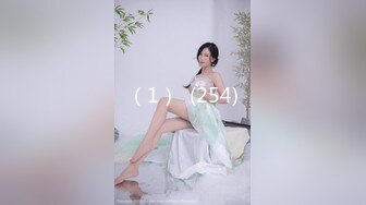 到黑衣包臀女神小姐姐，脱掉衣服后也是黑色情趣内衣