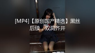 ♈漂亮美女3P♈ 绿帽贡献骚妻 看着两个单男肆意玩弄娇妻 老婆的玉唇包裹着一个单男的鸡吧 蜜穴还在被另一根操的啪啪作响整个新婚婚房都是淫叫声