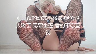 花重金雇的保_洁阿姨进入大_学女澡堂❤️偷_拍好多的美女洗澡换衣服 (1)